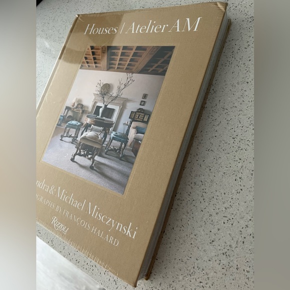 Houses: Atelier AM book - Picture 3 of 4